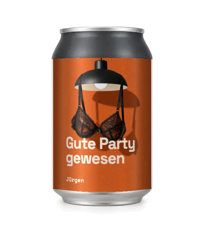 Dose mit dem Etikett "Gute Party gewesen" und einem BH an einer Lampe