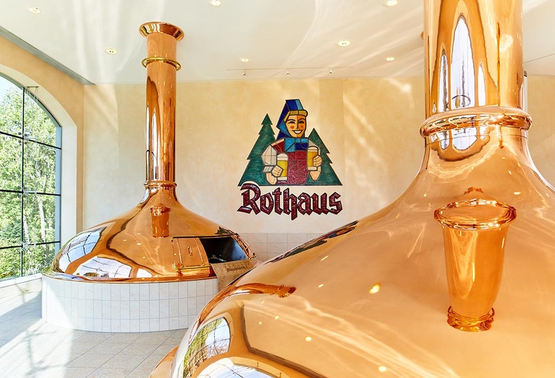 Ontdek de bieren van Rothaus, gebrouwen in het Zwarte Woud. Geniet van traditionele Duitse bierstijlen zoals pilsners en dunkels.