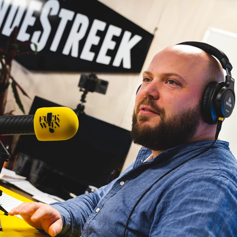 Ronald van de Streek volledig in zijn element bij de Fuck Wijn podcast.