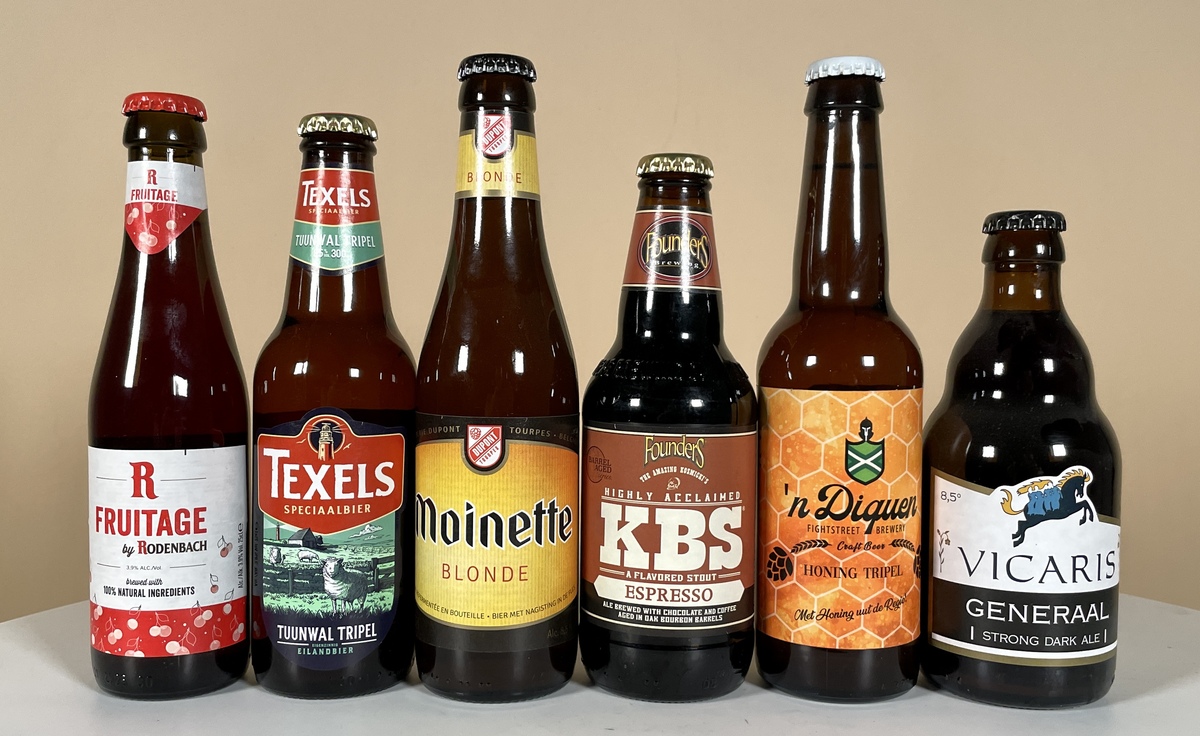 v.l.n.r.; 25cl Mini-Vichy, 30cl 'Pijpje', 33cl Vichy, 35,5cl amerikanisches Modell, 33cl Einweg-Longneck, 33cl Steini