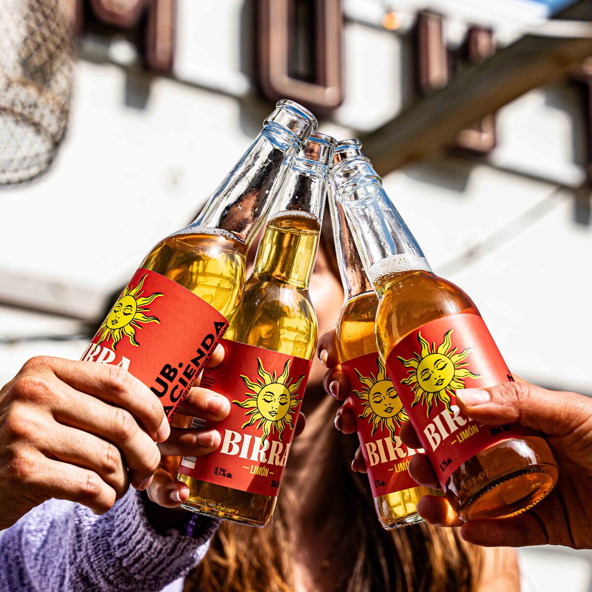 Anstoßen mit Birra Limón von Club Hacienda und Brouwerij de Klep